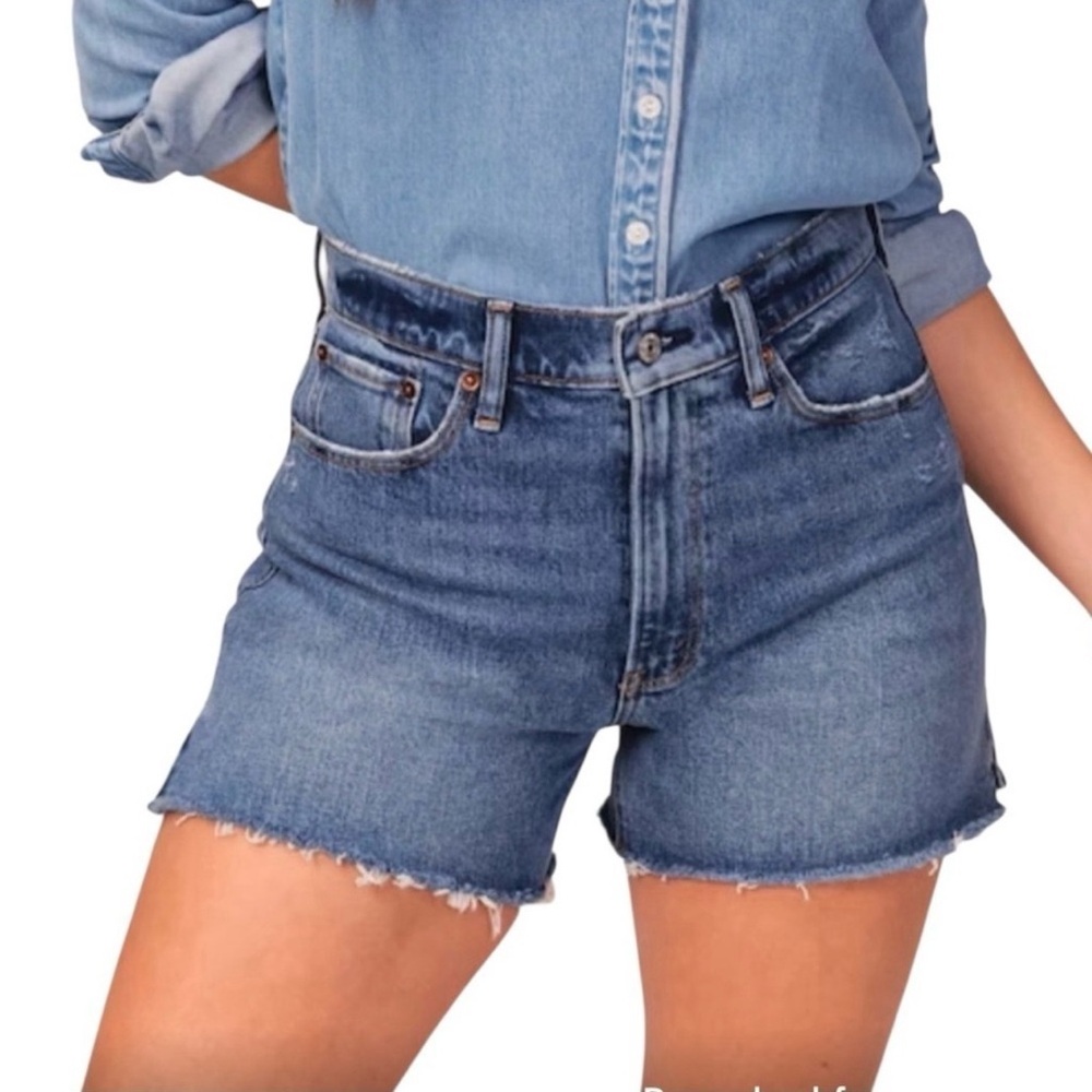 ABERCROMBIE & FITCH The 4” Mom Short Curve Love Denim Shorts